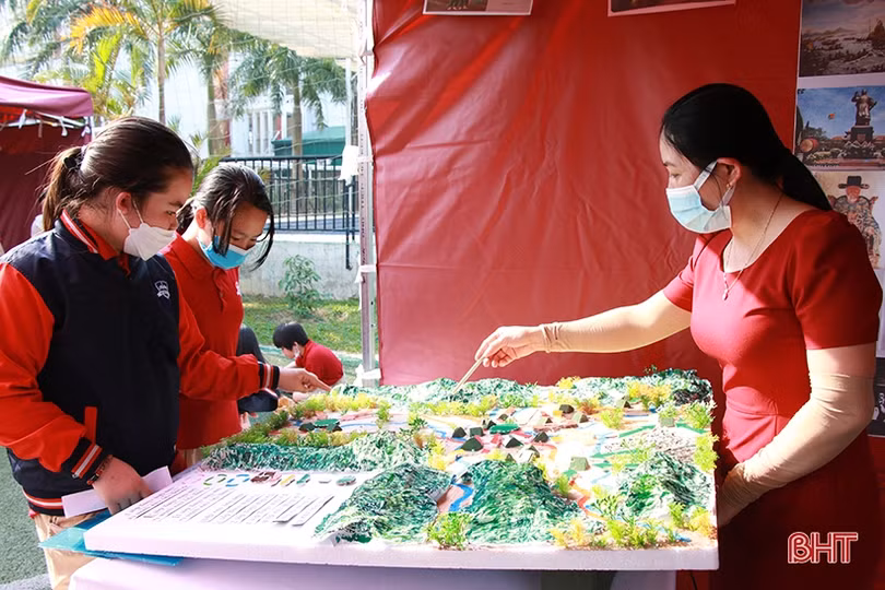 Học sinh hào hứng với Ngày hội Khoa học - Science Day ở iSchool Hà Tĩnh