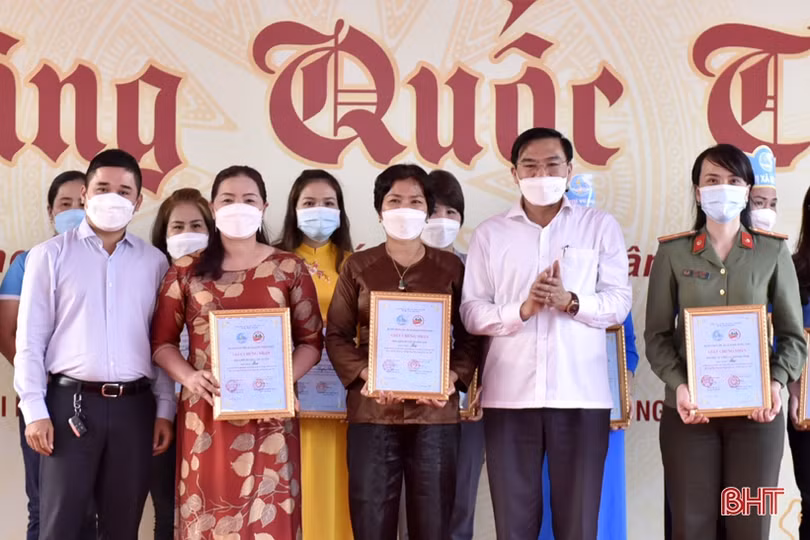 Đẹp mắt những sản phẩm thi gói bánh chưng dâng Quốc Tổ Hùng Vương