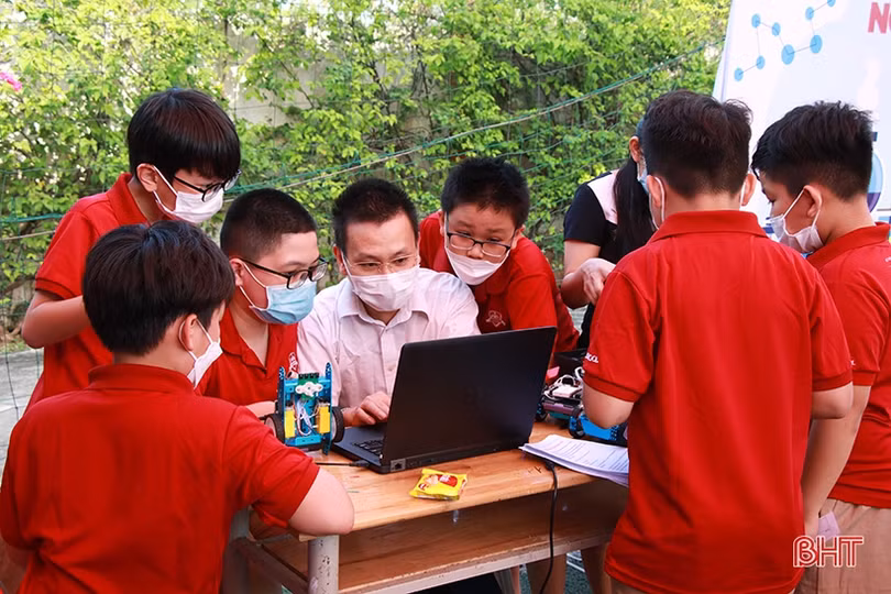 Học sinh hào hứng với Ngày hội Khoa học - Science Day ở iSchool Hà Tĩnh