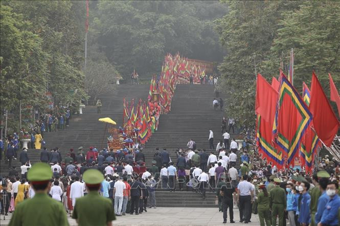 Long trọng tổ chức Lễ dâng hương tưởng niệm các Vua Hùng