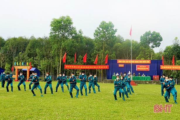 Hương Khê khai mạc hội thao huấn luyện chiến đấu cho dân quân 4 xã