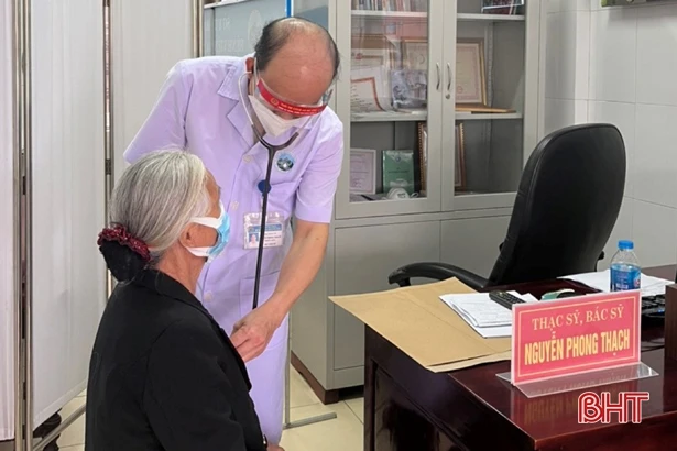 Bác sỹ Hà Tĩnh khuyến cáo: Điều trị hậu COVID-19, cần cảnh giác với thuốc quảng cáo trên mạng