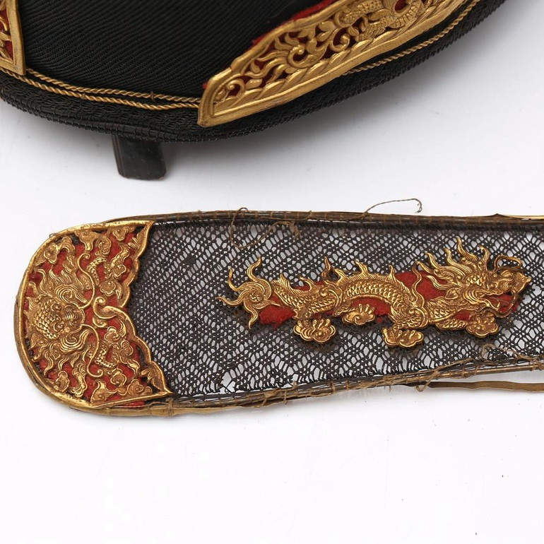 Nét đẹp tinh xảo chiếc mũ quan triều Nguyễn trúng đấu giá 20 tỷ đồng - 4 Nét đẹp tinh xảo chiếc mũ quan triều Nguyễn trúng đấu giá 20 tỷ đồng