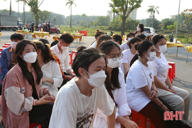 Ấm áp Tết cổ truyền Bunpimay tại Trường Đại học Hà Tĩnh