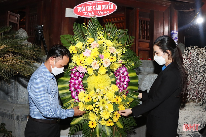 Tuổi trẻ Hà Tĩnh thắp nến tri ân cố Tổng Bí thư Lê Duẩn