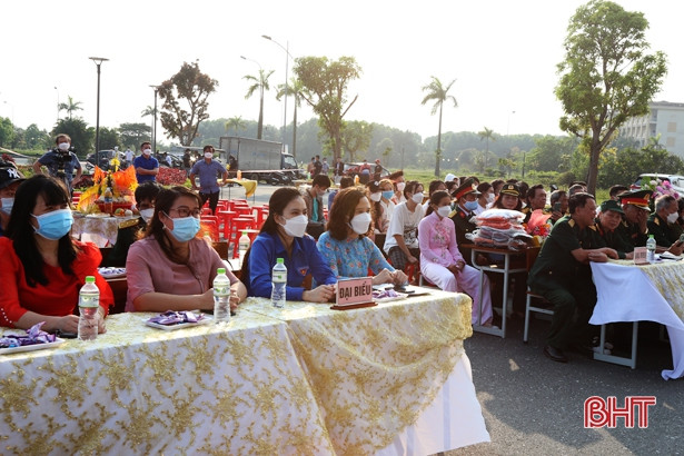 Ấm áp Tết cổ truyền Bunpimay tại Trường Đại học Hà Tĩnh