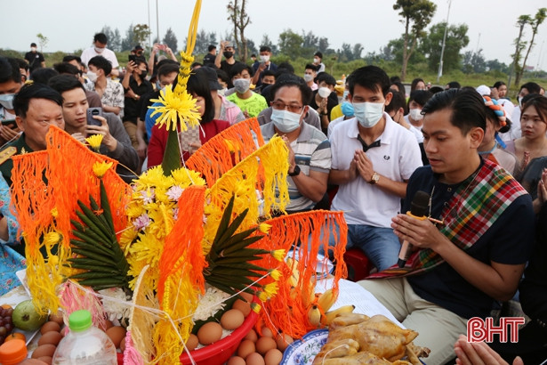 Ấm áp Tết cổ truyền Bunpimay tại Trường Đại học Hà Tĩnh