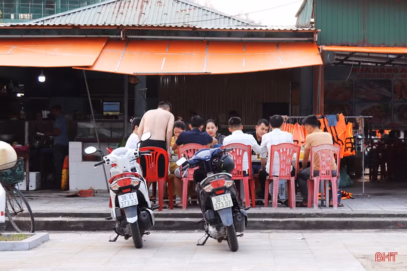 Khu du lịch Thiên Cầm kín khách dịp Giỗ Tổ Hùng Vương