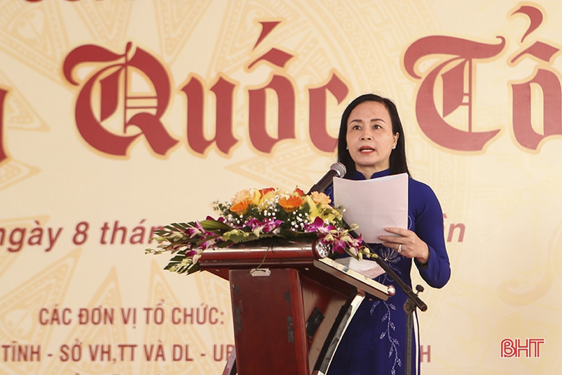 Gần 100 hội viên nữ ở Hà Tĩnh thi gói bánh chưng dâng Quốc Tổ Hùng Vương