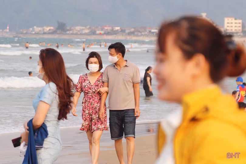 Khu du lịch Thiên Cầm kín khách dịp Giỗ Tổ Hùng Vương