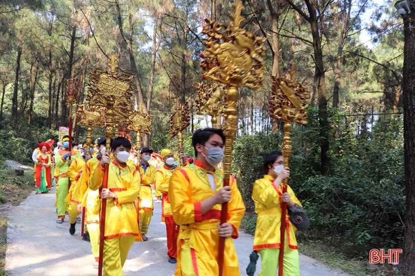 Rước linh vị các Vua Hùng trước giờ Lễ Giỗ Quốc Tổ Hùng Vương ở Hà Tĩnh