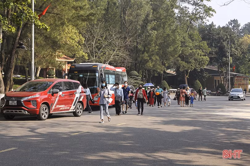 Du khách muôn phương về tri ân tại Ngã ba Đồng Lộc