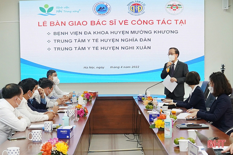 Nghi Xuân mời bác sĩ Bệnh viện Nhi Trung ương về làm việc tại địa phương