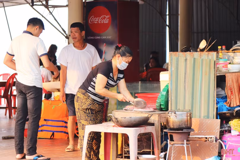 Khu du lịch Thiên Cầm kín khách dịp Giỗ Tổ Hùng Vương