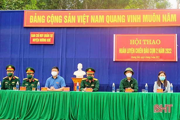 Hương Khê khai mạc hội thao huấn luyện chiến đấu cho dân quân 4 xã