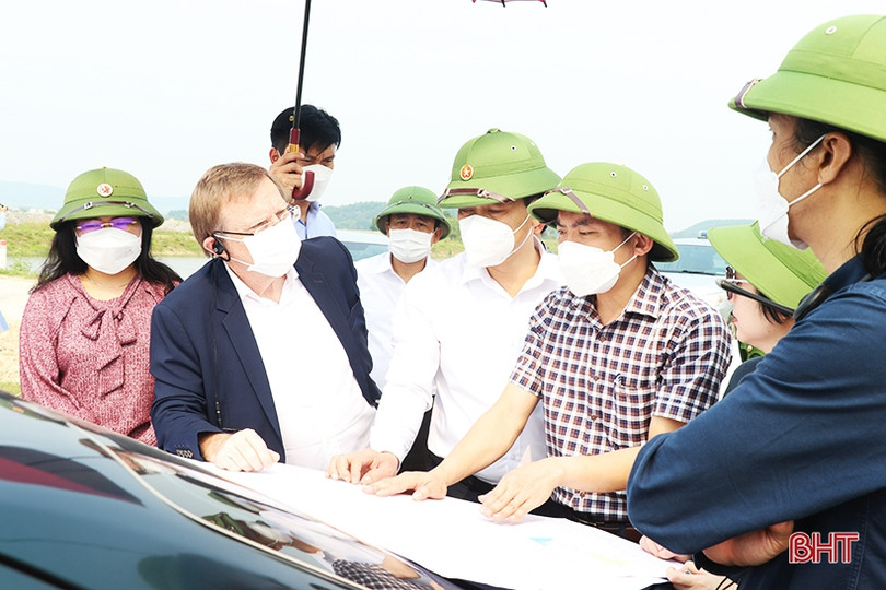 Cơ quan phát triển Pháp kiểm tra các dự án đầu tư vào Thạch Hà