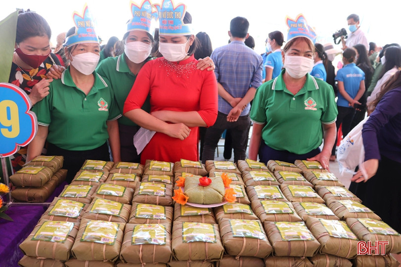 Đẹp mắt những sản phẩm thi gói bánh chưng dâng Quốc Tổ Hùng Vương