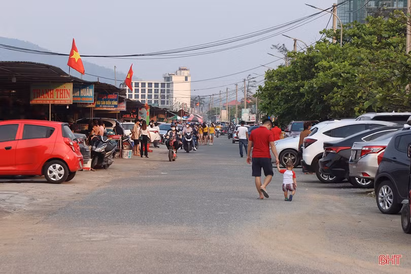 Khu du lịch Thiên Cầm kín khách dịp Giỗ Tổ Hùng Vương