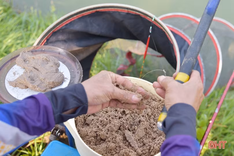 65 cần thủ toàn quốc đua tài câu cá bằng cần tay ở Hà Tĩnh