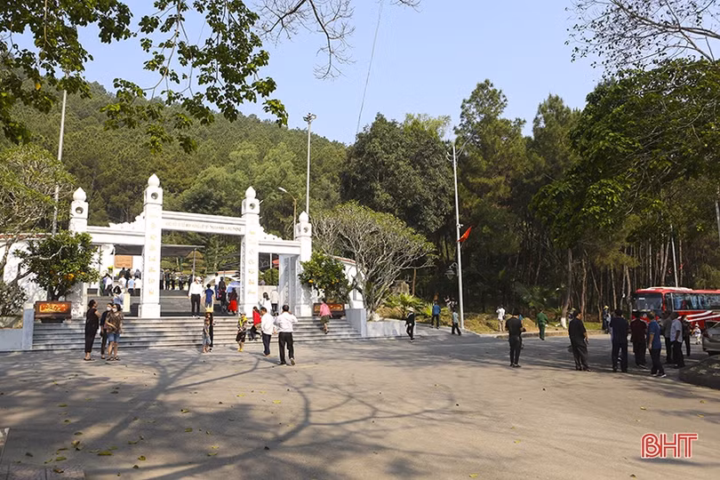 Du khách muôn phương về tri ân tại Ngã ba Đồng Lộc