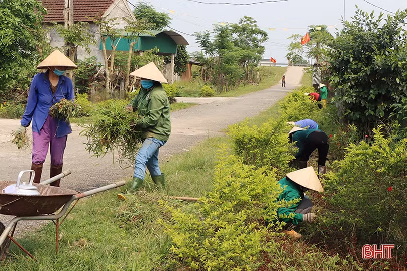 Tranh thủ ngày nghỉ lễ, ra quân xây dựng nông thôn mới nâng cao