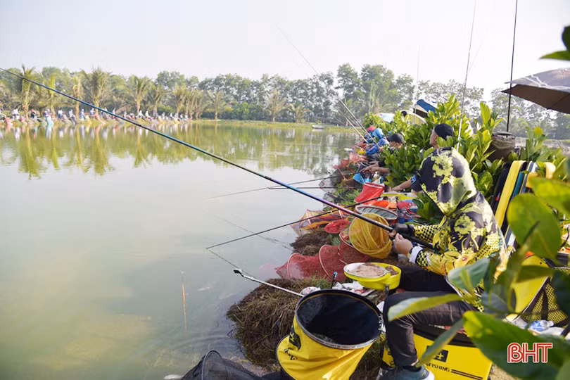 65 cần thủ toàn quốc đua tài câu cá bằng cần tay ở Hà Tĩnh