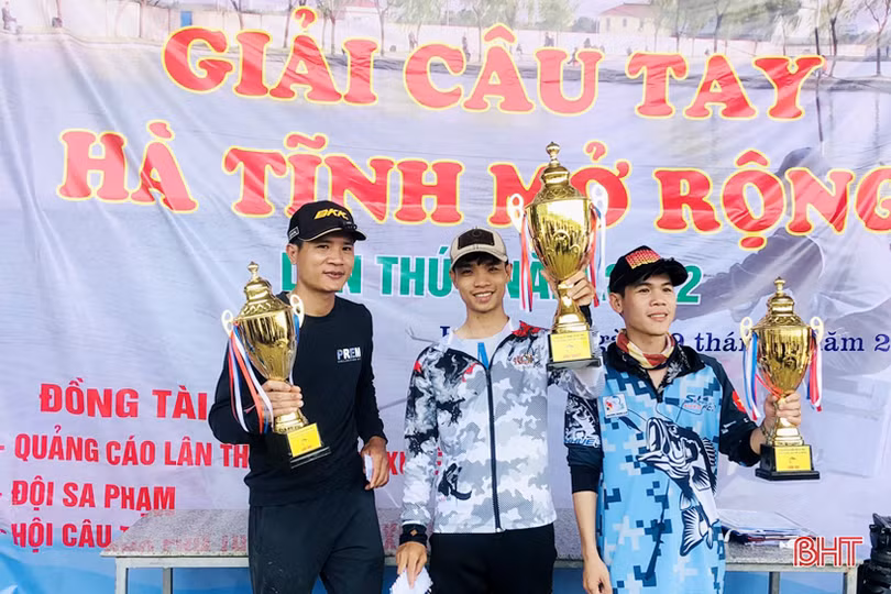 65 cần thủ toàn quốc đua tài câu cá bằng cần tay ở Hà Tĩnh