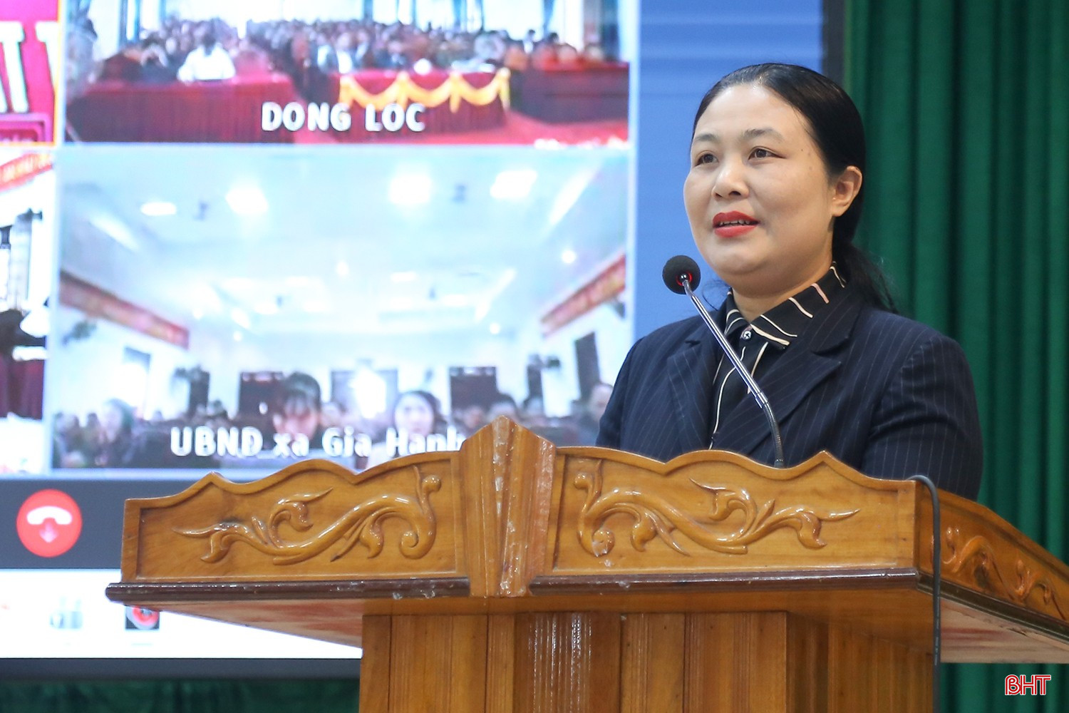 Bà Võ Thị Hồng Minh - Giám đốc Công ty CP Giống cây trồng và Thương mại Hà Tĩnh trình bày chương trình hành động.