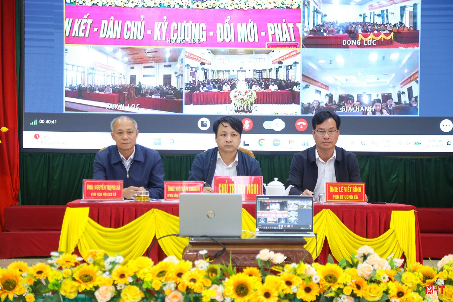 Chủ trì hội nghị.