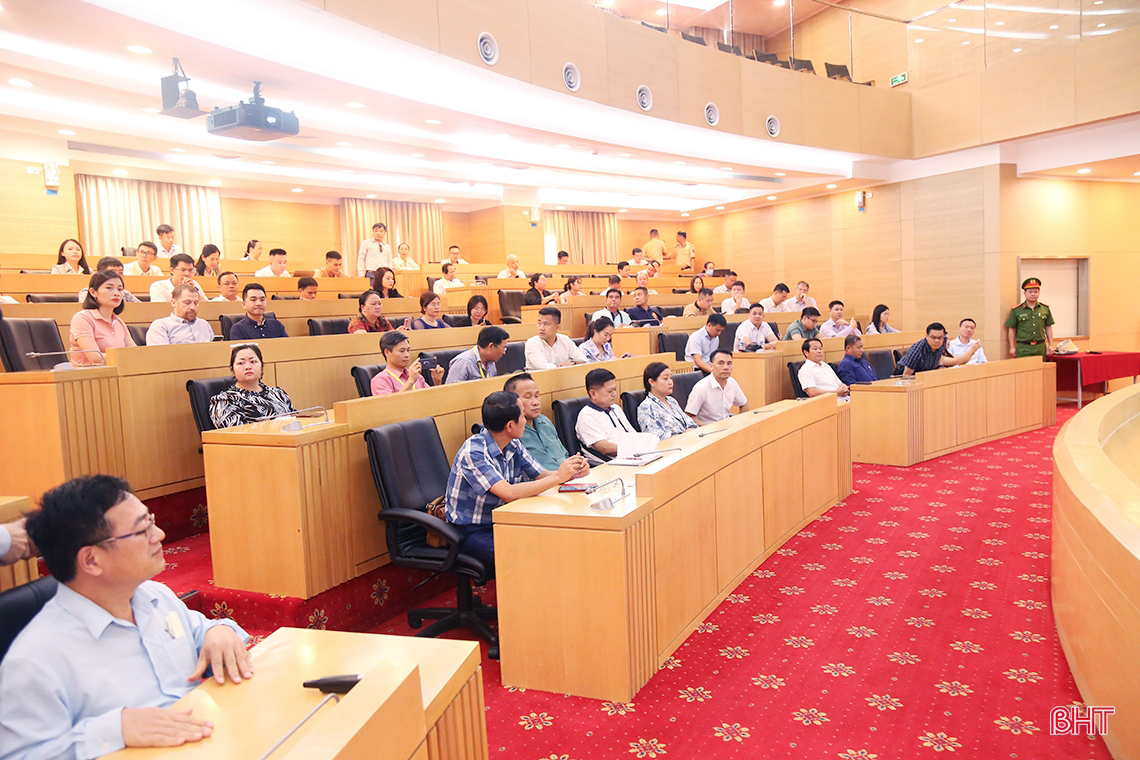 Gần 100 doanh nghiệp, nhà đầu tư tham quan Khu kinh tế Vũng Áng ảnh 1 Gần 100 doanh nghiệp, nhà đầu tư tham quan Khu kinh tế Vũng Áng