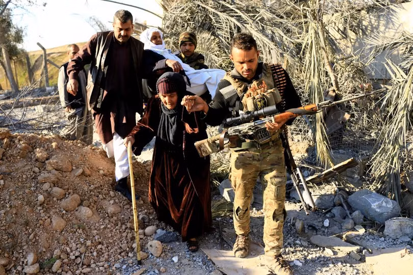 photo canh dau sung ac liet tren cac con pho o dong mosul