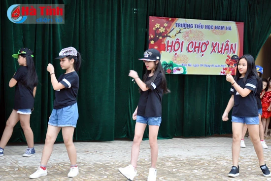 ron rang hoi cho xuan cua hoc sinh truong th nam ha