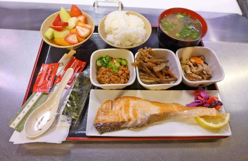 Học cách ăn người Nhật, uống ít sữa con vẫn cao lớn ảnh 1 hoc cach an nguoi nhat uong it sua con van cao lon