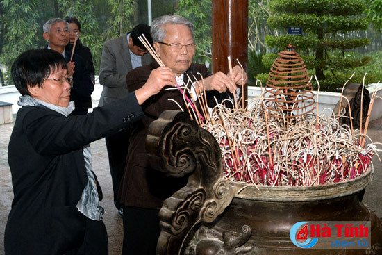 nguyen chu tich nuoc tran duc luong dang huong tai nga ba dong loc