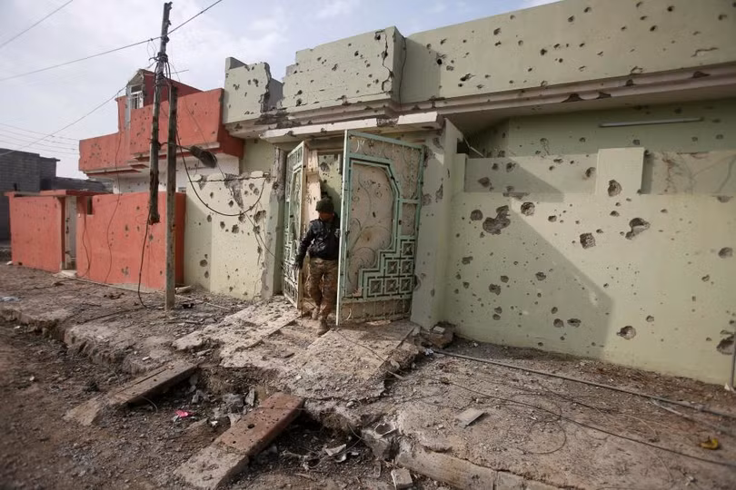 photo canh dau sung ac liet tren cac con pho o dong mosul