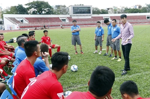 cong vinh lam phong thay do kieu bayern munich cho cau thu tp hcm