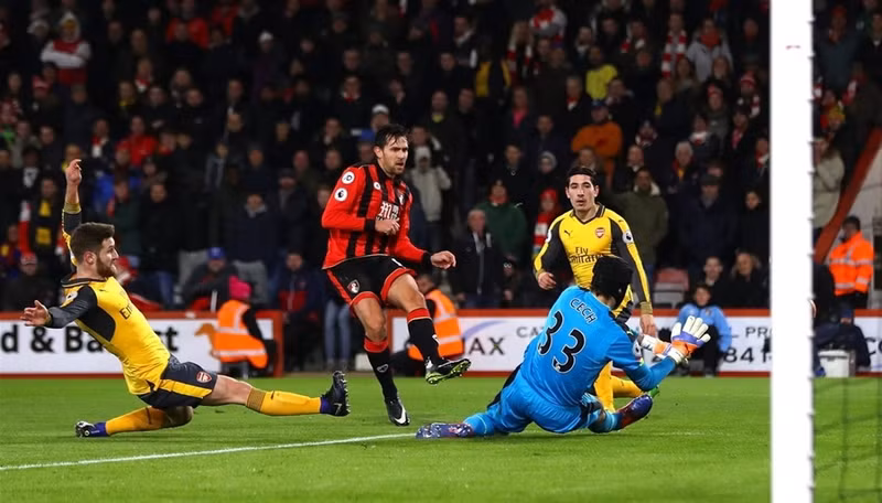 arsenal hoa kich tinh voi bournemouth sau khi bi dan truoc 3 ban