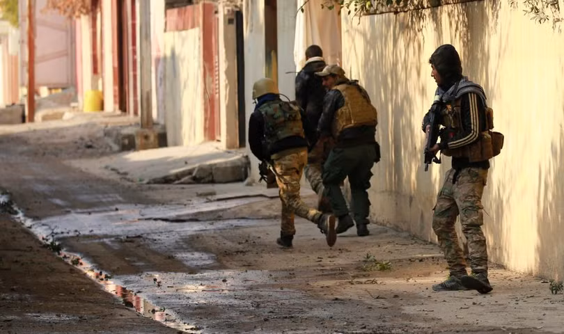 photo canh dau sung ac liet tren cac con pho o dong mosul