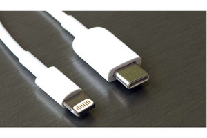 iPhone dùng sạc lightning liệu còn đáng mua 2025?