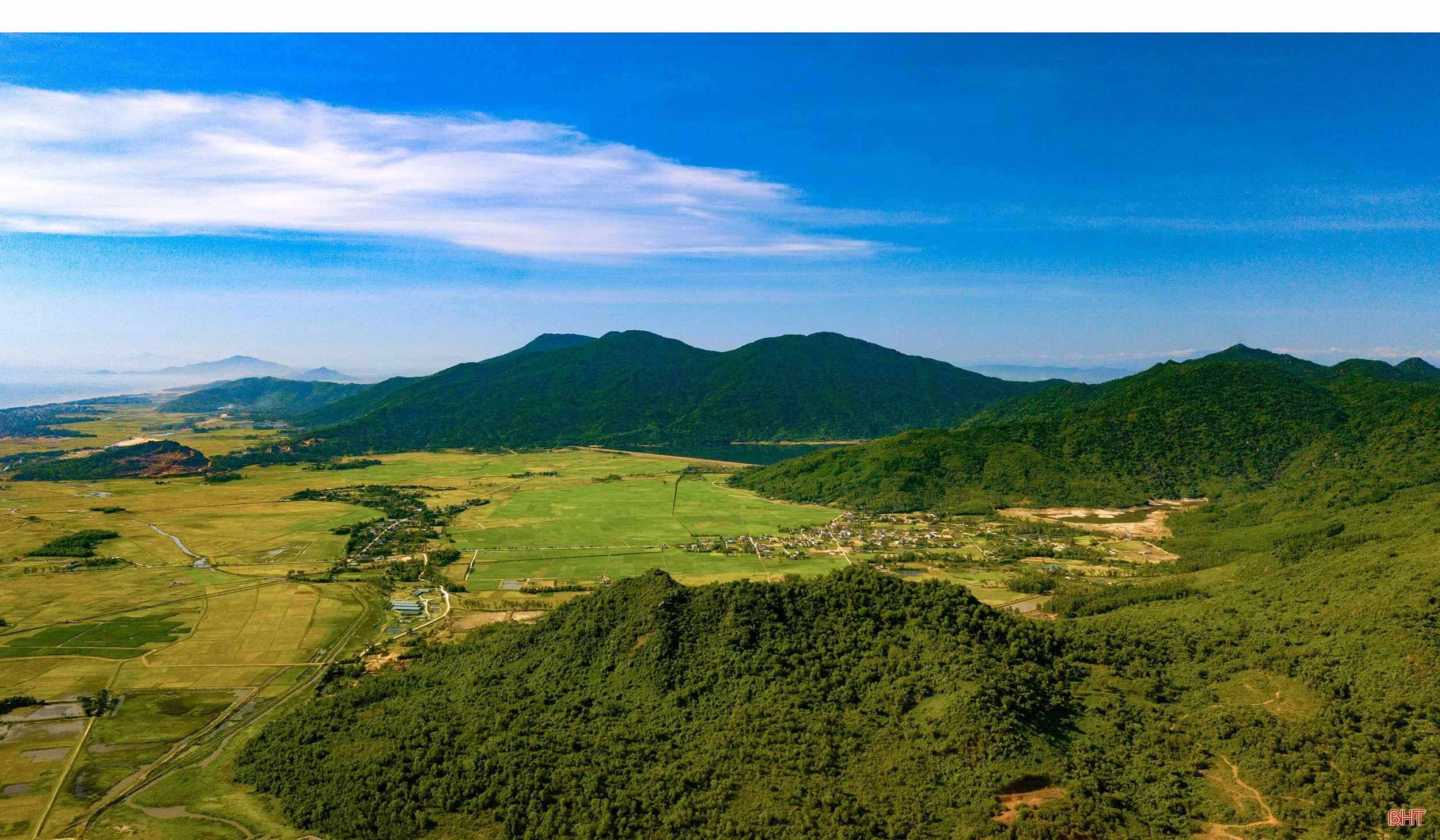 Về “Nghi Xuân bát cảnh”