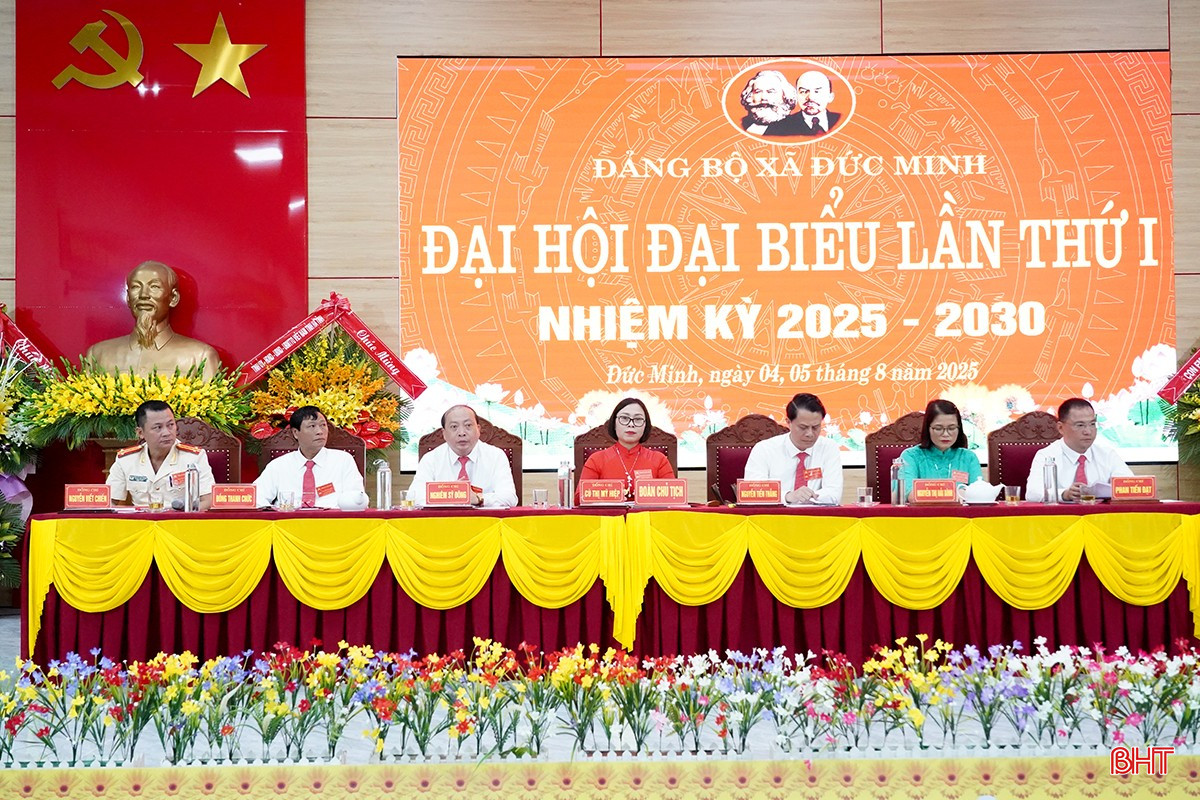 Đoàn chủ tịch điều hành đại hội. bqbht_br_dh4.jpg