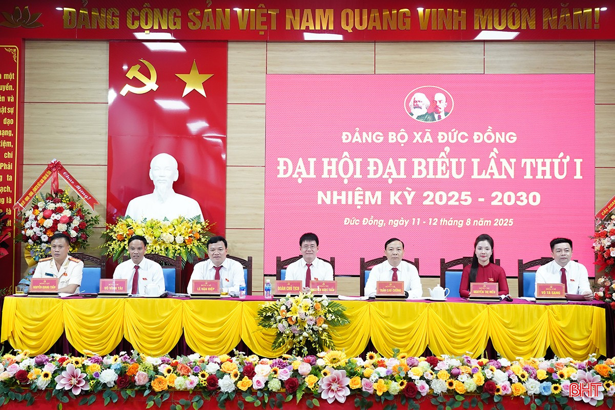 Đoàn chủ tịch điều hành đại hội. bqbht_br_d4.jpg