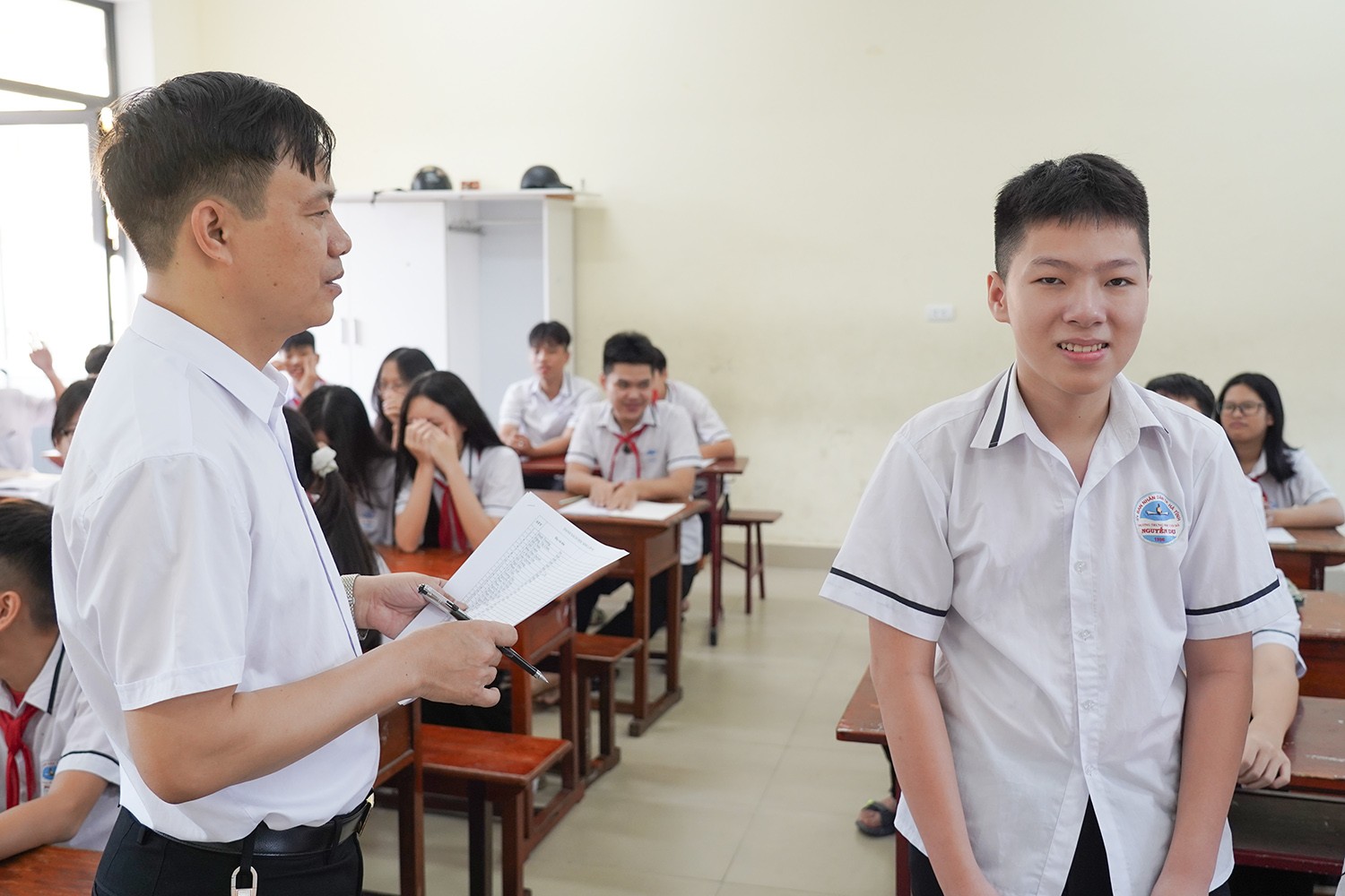 Nụ cười rạng rỡ của những học sinh lớp 9 - Trường THCS Nguyễn Du mang theo bao niềm tin và mơ ước bước vào năm học mới.