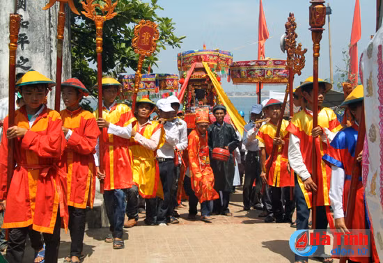 le hoi den le khoi nhan len niem tu hao va tinh yeu xu so