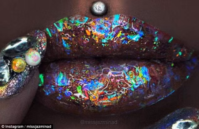 doc dao nghe thuat ve tranh tren doi moi