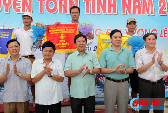 soi noi giai dua thuyen tren song cua sot