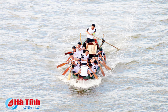 soi noi giai dua thuyen tren song cua sot