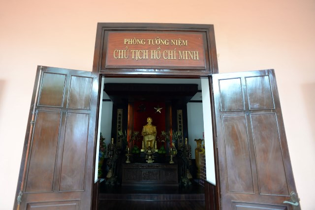 hinh anh bac ho tai noi nguoi ra di tim duong cuu nuoc 105 nam truoc