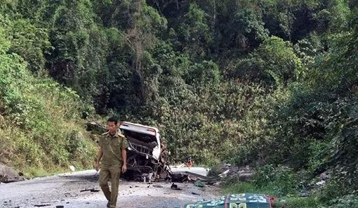 hien truong vu no xe khach o lao lam 8 nguoi viet tu vong
