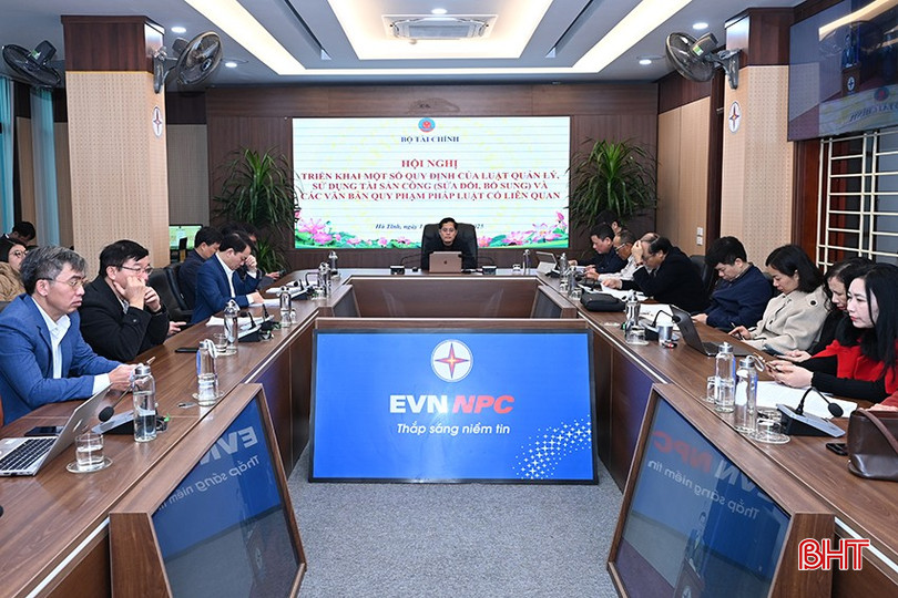 Phó Giám đốc Sở Tài chính Nguyễn Quốc Hương điều hành điểm cầu cấp tỉnh Hà Tĩnh. bqbht_br_3.jpg